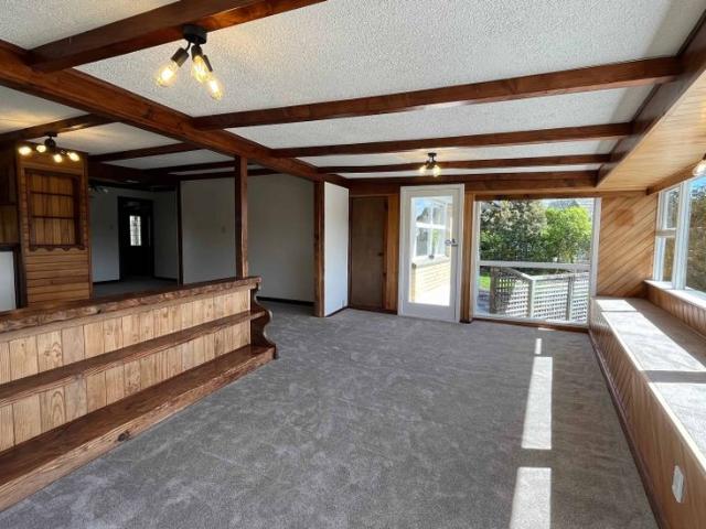 Sunny 3 Bedroom Home in Birkdale
