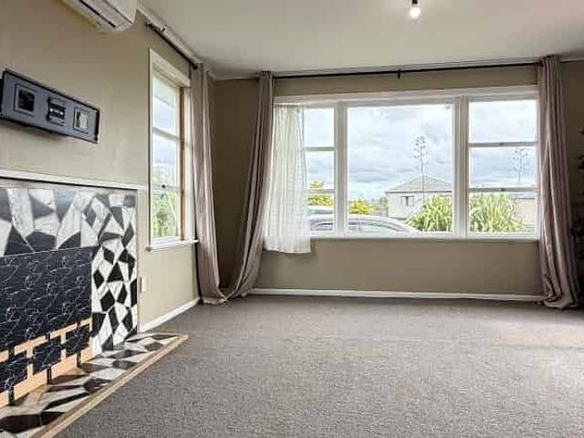 Sunny 3 Bedroom Home in Convenient Sunnyvale Location