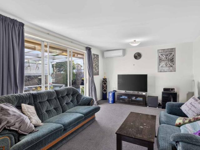 Sunny 3 Bedroom Home in Parklands!