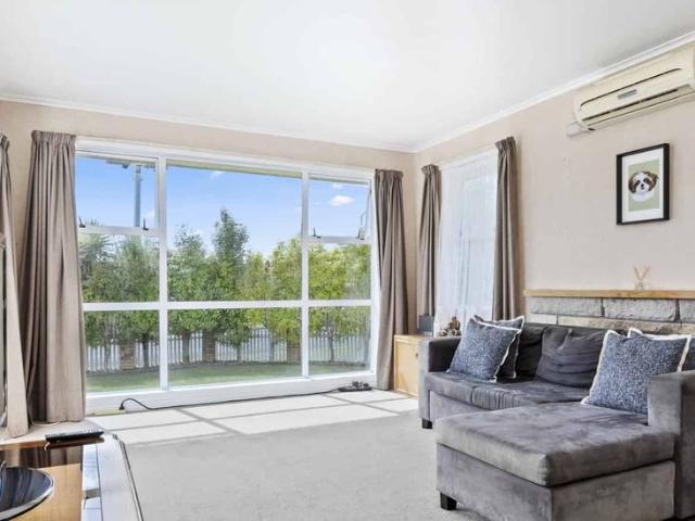 Sunny 3 Bedroom Home in Popular Brookfield