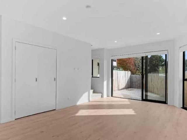 Sunny 3 Bedroom on Salisbury