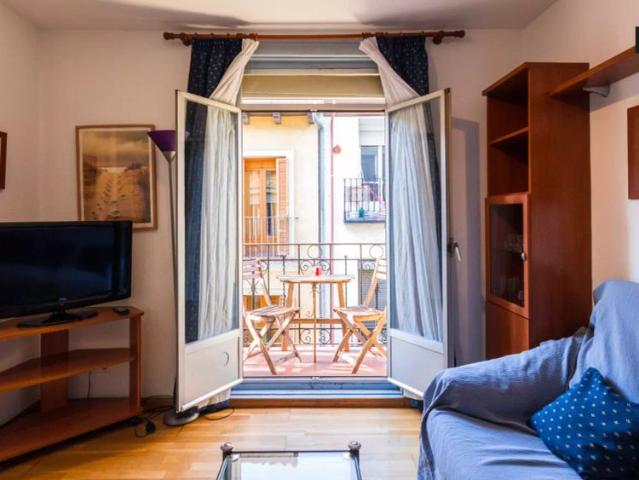 Sunny three bedrom apartment with a balcony in the heart of buzzing La Latina