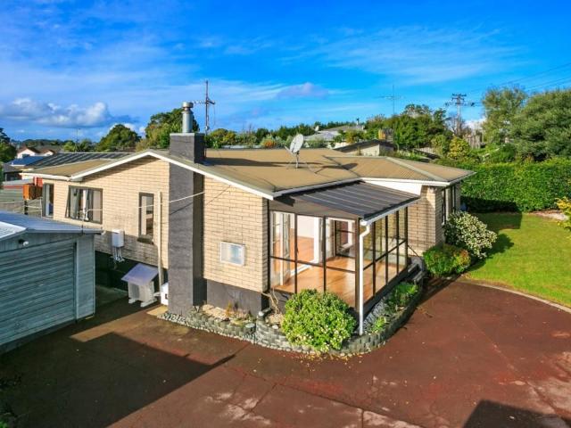 Sunny Three bedroom Home in Totara Vale