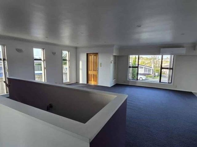 Sunny three bedroom house in Mt Roskill