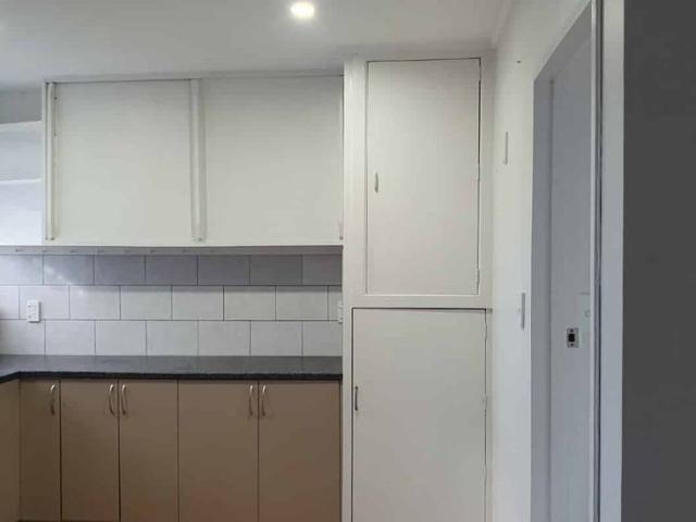 Sunny & Tidy Home in Handy Glen Eden Location!