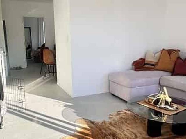 Sunny Townhouse with your Lifestyle at your Door