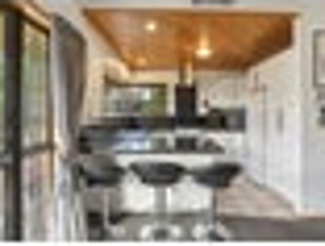 Sunny townhouse with bonus mezzanine space