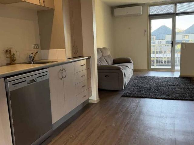Sunny Two Bedroom Townhouse Edgeware