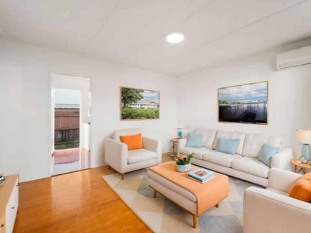 Sunny two bedroom home with north facing deck!
