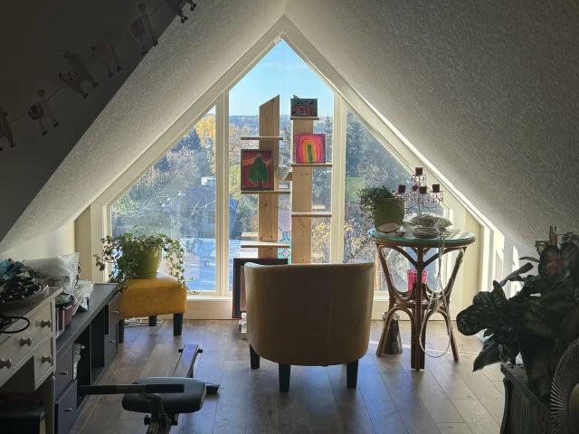 Sunny Two Level LARGE Executive style apartment condo