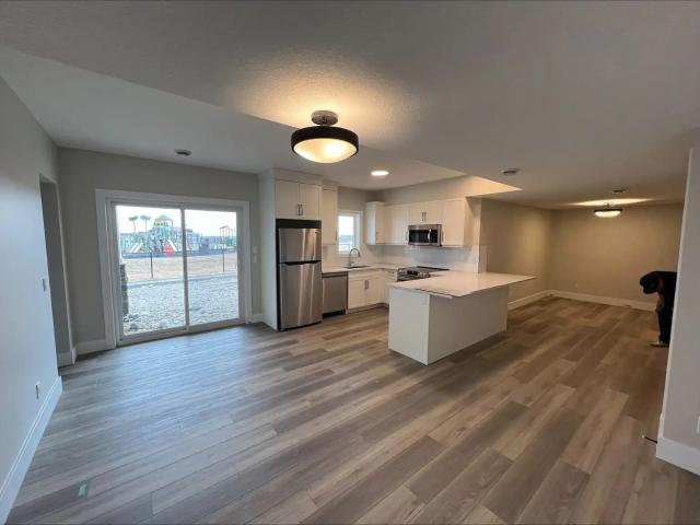 SUNNY * WALK OUT * REGISTERED SECONDARY BASEMENT SUITE