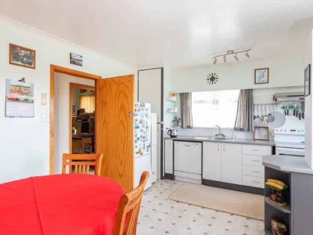 Sunny Wellsford spacious home
