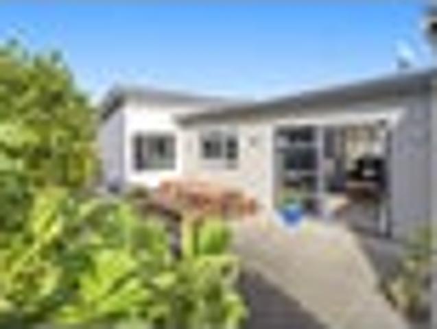 Sunny and elevated with Kaimai views