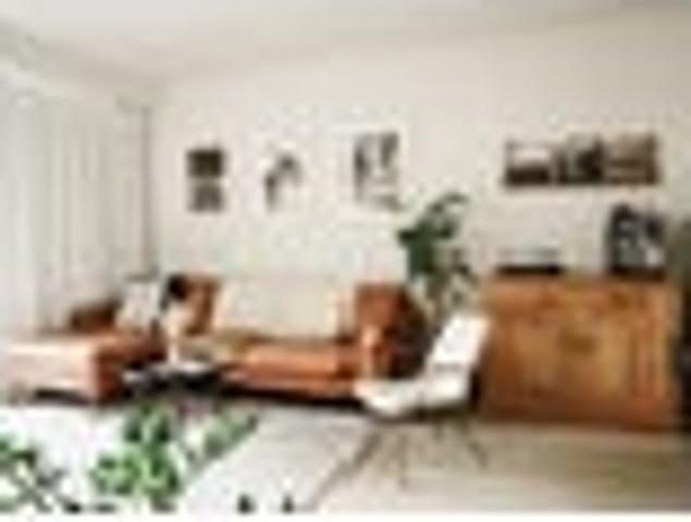 Sunny and Stylish 2 Bedroom Home
