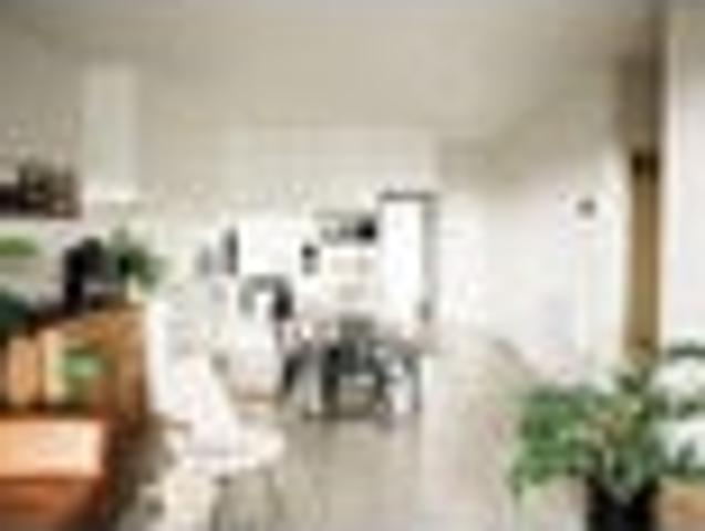 Sunny and Stylish 2 Bedroom Home