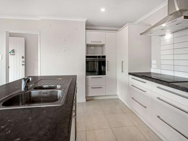 Sunny and Stylish in Harbour Park Estate