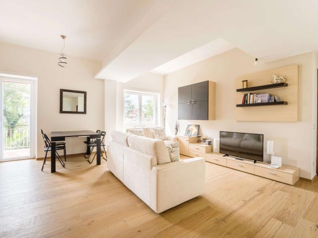 Sunny and quiet 2 bedroom apartment Battistini metro A Cribmed