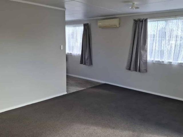 Sunny and renovated three bedroom