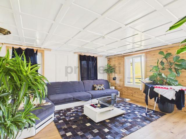Sunny balcony, freshly renovated old building charm with underfloor heating