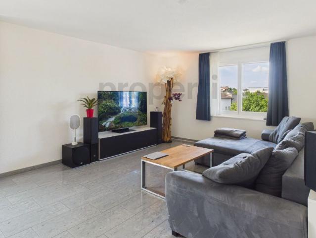 Sunny balcony/winter garden, two garage boxes and party cellar for shared use