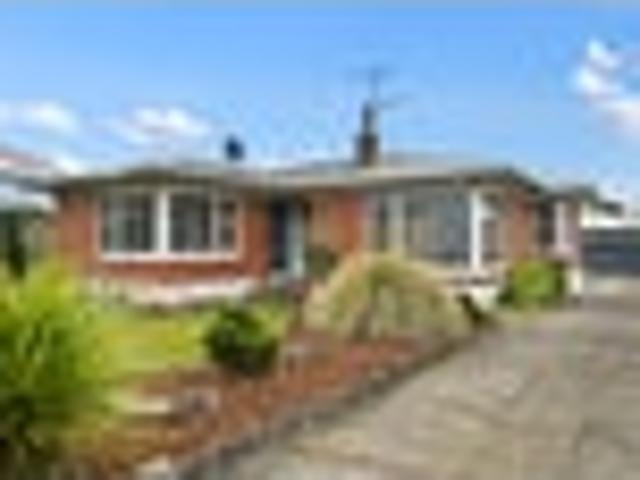 Sunny Brick Home | Hukanui School Zone