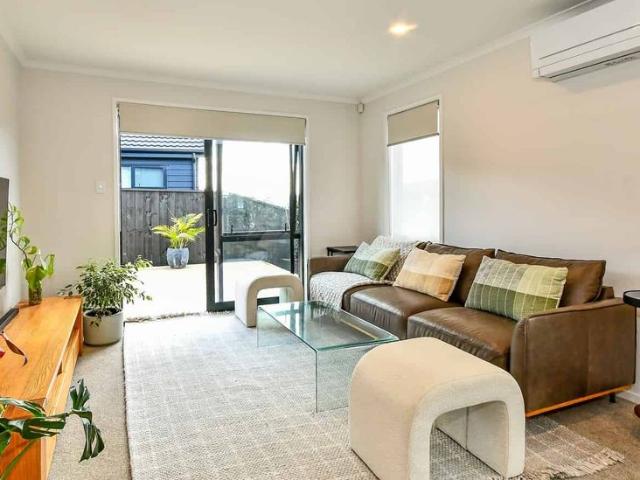 Sunny Corner Site Living