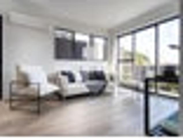 Sunny End Townhouse with Parking