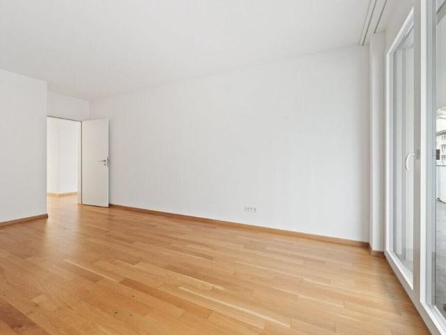 Sunny family apartment in the green