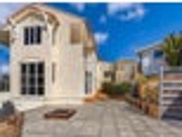 Sunny Family Home in Highlands park