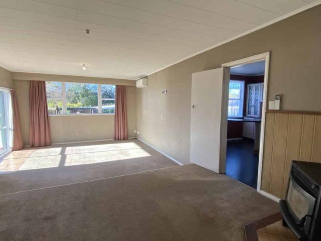 Sunny Family Living in Sought After Lansdowne