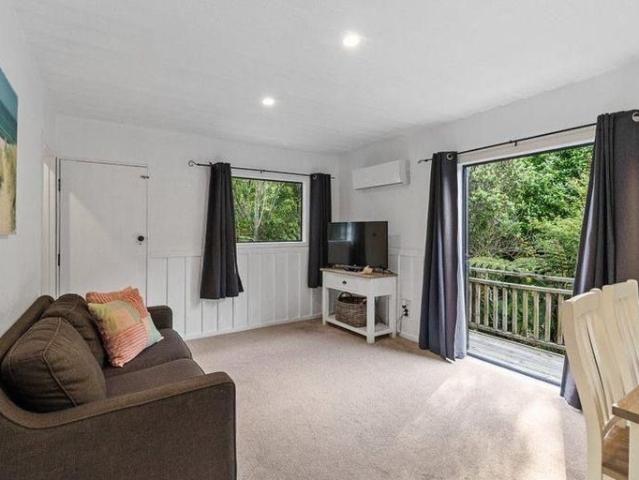 Sunny, Furnished Onetangi Retreat – Walk to the Beach $595.00 per week