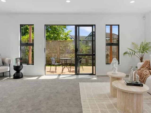 Sunny & Immaculate Home in Central Albany