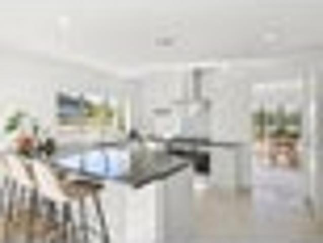 Sunny Living with Views!