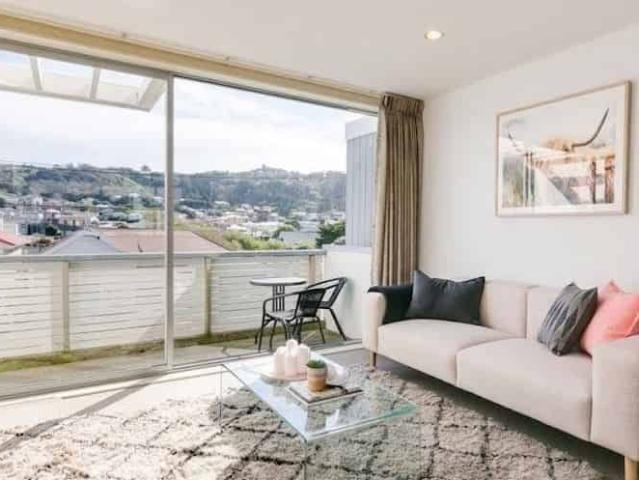 Sunny Modern 3BR Townhouse in Newtown!