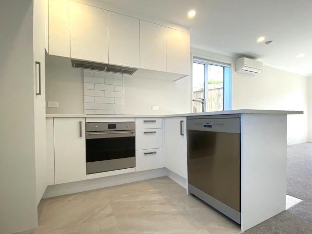 Sunny & Modern 2 Bedroom Townhouse