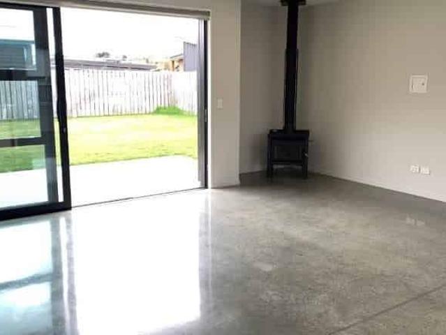 Sunny, Modern Hāwea Home