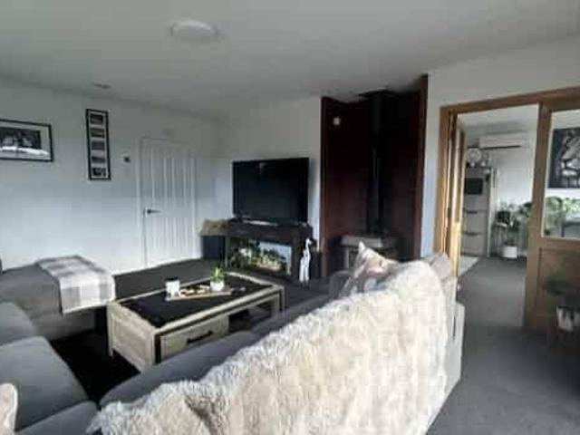 SUNNY OUTRAM 3 BEDROOM FAMILY HOME