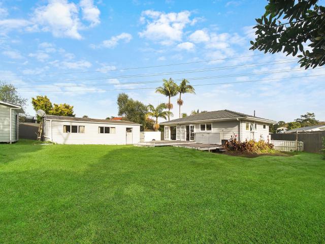 Sunny & Practical Family Living in Glen Eden