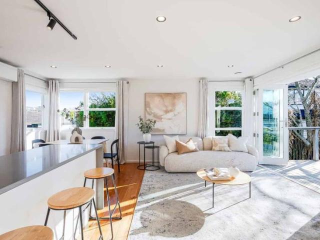 Sunny & Private Family Home