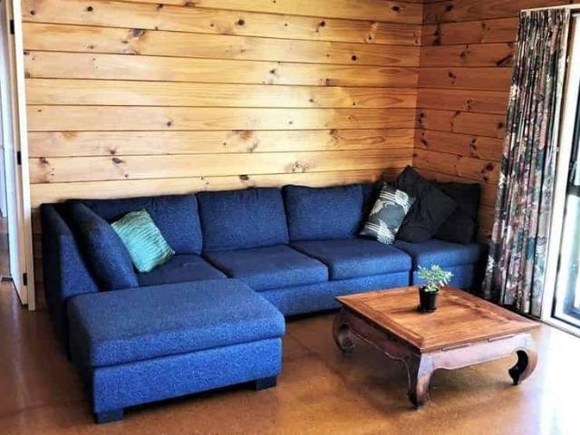 Sunny, private home in Pakuranga Heights