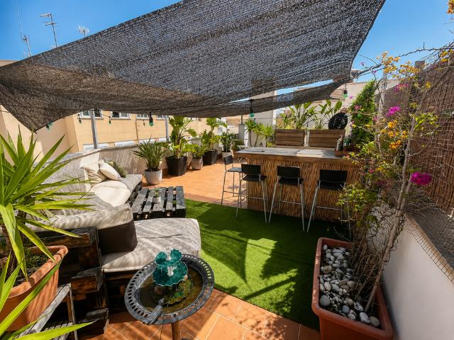 Sunny Private Room + Large Rooftop Terrace