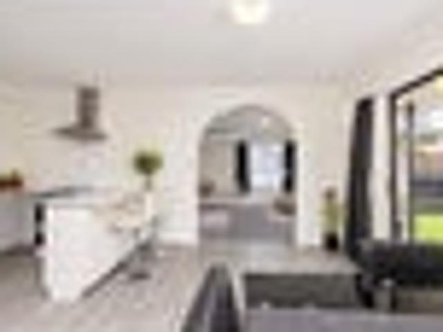 Sunny, renovated and ready for you
