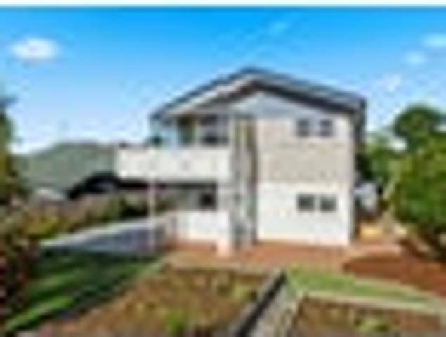 Sunny, Renovated Freehold Home with Sea Views