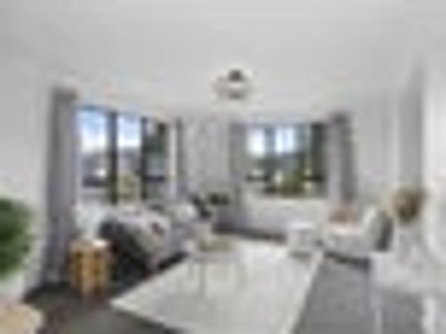 Sunny, renovated home on 1,021sqm with valley view