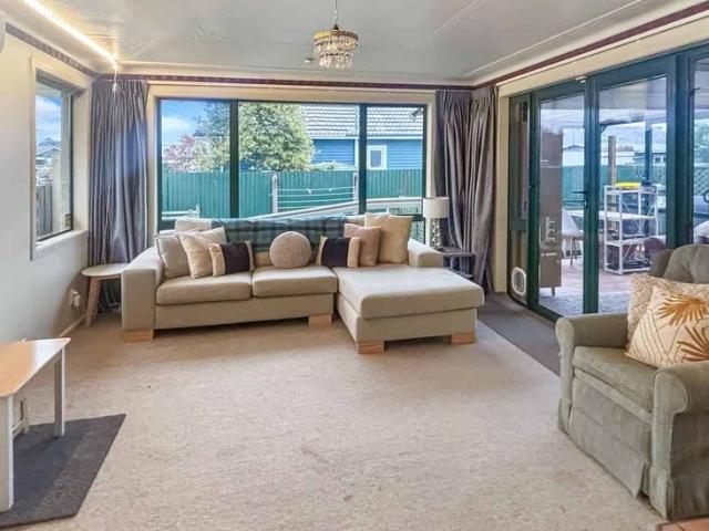 Sunny Redwood Residence Available for 7 Months