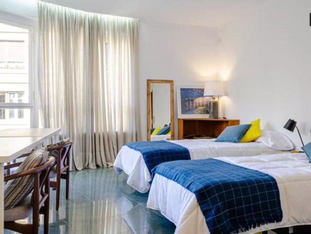 Sunny room for rent in 5 bedroom apartment in Ciutat Vella