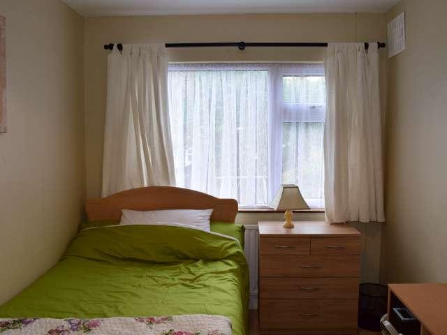 Sunny room in 4 bedroom apartment in Firhouse, Dublin