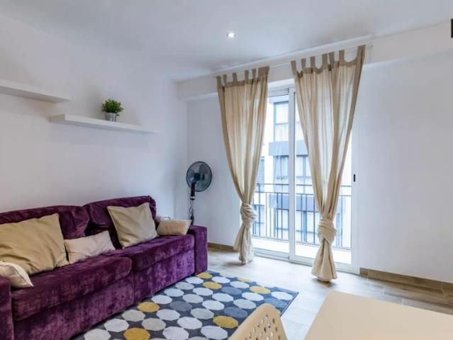 Sunny room, 3 bedroom apartment in Camins al Grau, Valencia