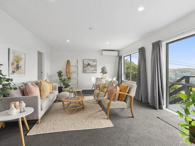 Charming 2 Bedroom Home in Paparangi Awaits You!