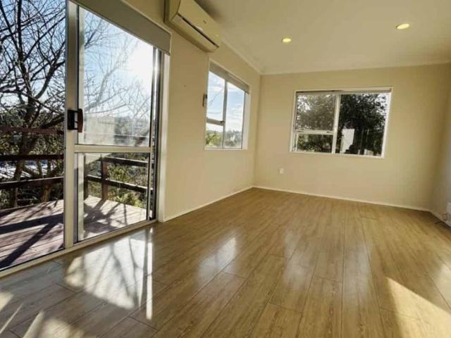 Sunny & Secure Family Home in the Heart of Sunnynook
